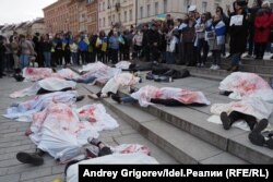 Антивоенная акция в Варшаве в поддержку Украины. 9 апреля 2022 года