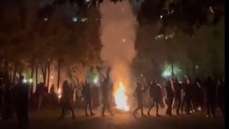 تجمع اعتراضی در اکباتان و پونک تهران و دهگلان کردستان؛ شعارهای شبانه در کرج