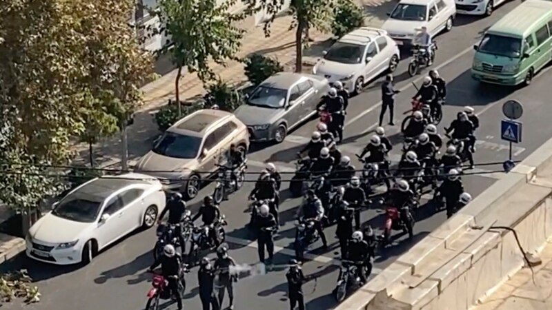 هرانا: تلفات نیروهای انتظامی و امنیتی در اعتراضات اخیر به ۵۶ تن رسیده است
