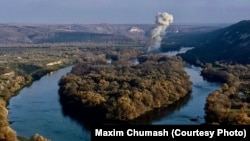 Explozia unei rachete rusești Kalibr în apropiere de Naslavcea, surprinsă de fotograful Maxim Ciumaș la 31 octombrie 2022.
