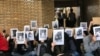 Studenții Universității din Teheran protestând