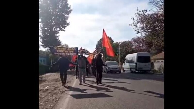 В Узгенском районе проходит марш против передачи территории Кемпирабадского водохранилища 