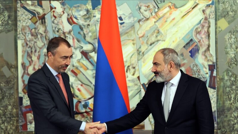 Пашинян и Клаар подчеркнули важность размещения гражданской миссии ЕС в Армении