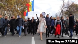 Marina Tauber (u sredini) na čelu kolone na protestu u Kišinjevu, Moldavija, 23. oktobar 2022.