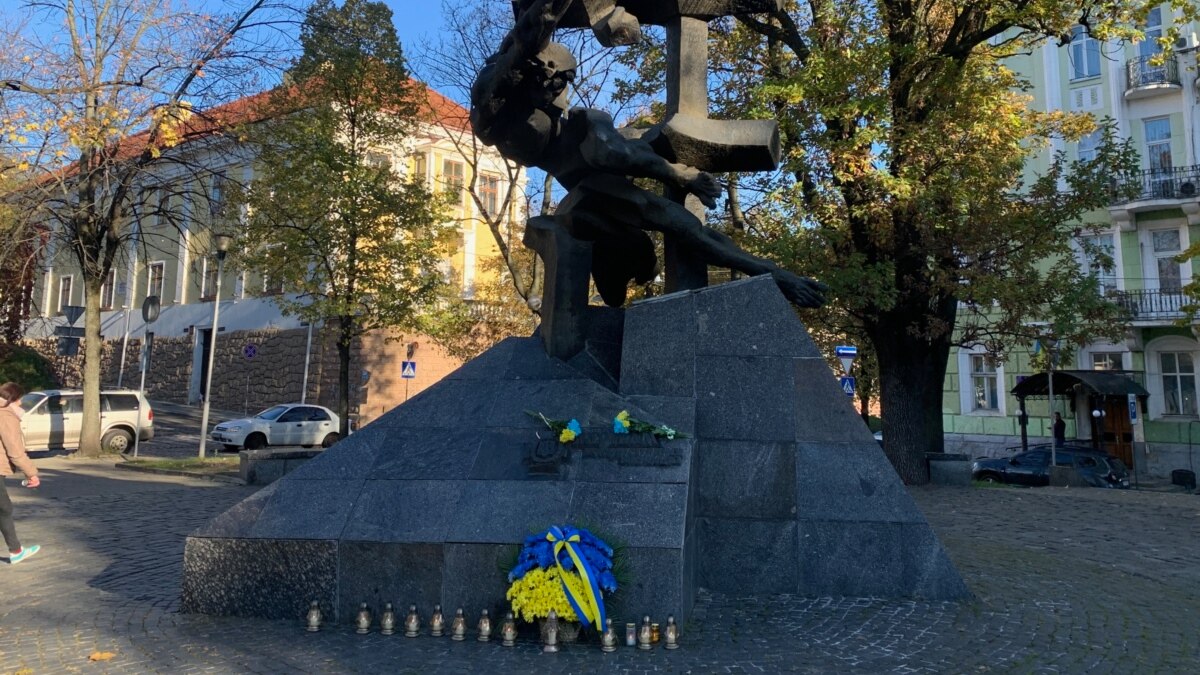 У Львові вшанували жертв депортації, проведеної радянською владою із заходу України 75 років тому