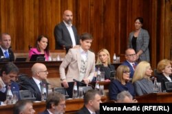 Srbija nastavlja sa evrointegracijama, “bez obzira na sve probleme i mnoga neslaganja oko značajnih pitanja”, poručila je Ana Brnabić na početku novog premijerskog mandata.