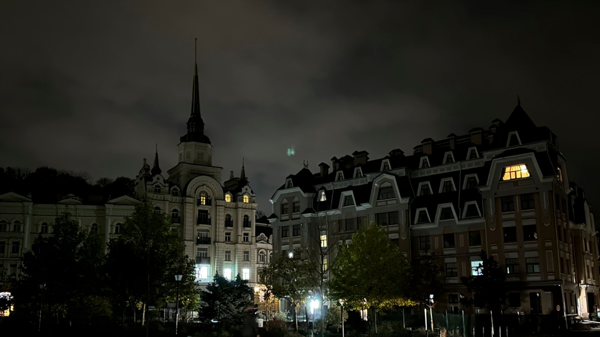 Енергетики розповіли, скільки будинків у Києві й досі не підпадають під відключення світла