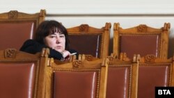 Служебният министър на финансите Росица Велкова говори в Народното събрание във вторник. 