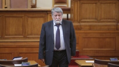 Вежди Рашидов подава оставка като депутат Освен това той напуска