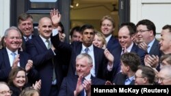 Novi lider Konzervativaca ispred sjedišta stranke u Londonu 24. oktobar 2022. 