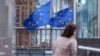 Európai uniós zászlók az Európai Bizottság brüsszeli székháza előtt 2022. június 1-jén (képünk illusztráció)