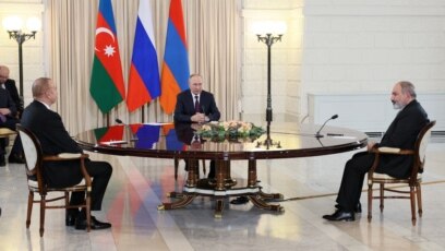 Руският президент Владимир Путин се срещна с лидерите на Армения