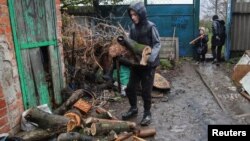 Many residents of Chernihiv and other Ukrainian cities may have to rely on firewood for heating this winter amid Russia's bombardment of the country's energy facilities. (illustrative photo)