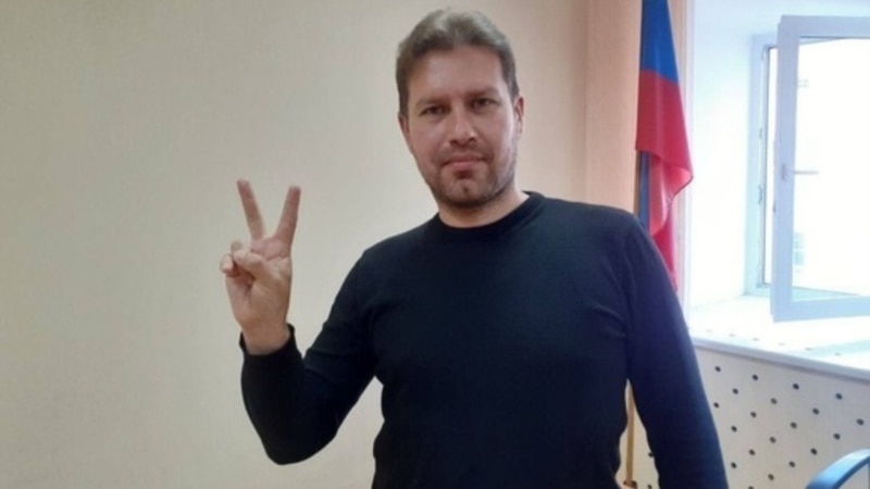 Суд в Архангельске приговорил экс-фотографа штаба Навального к 2,5 годам поселения