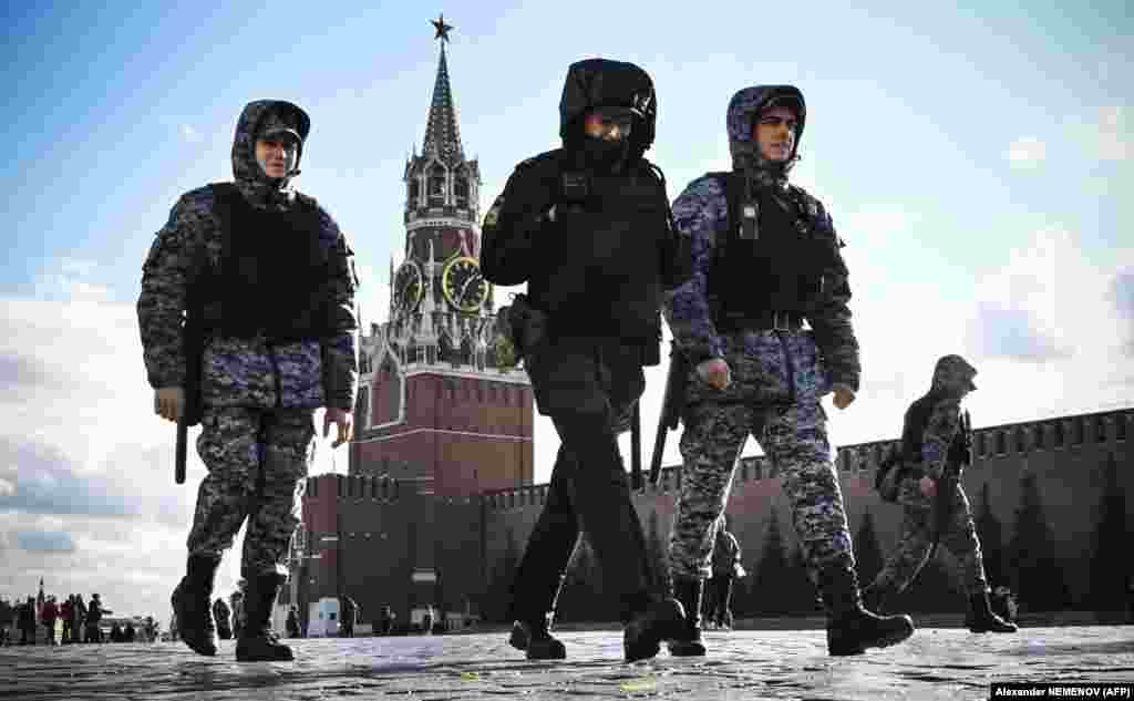 Russian police and National Guard servicemen patrol Moscow&#39;s Red Square as part of security reinforcement measures.