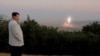 Ким Чен Ын наблюдает за запуском ракеты, фото опубликовано 10 октября 2022 года