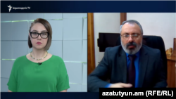 Министр иностранных дел Нагорного Карабаха Давид Бабаян (справа) в эфире Азатутюн ТВ, 3 ноября 2022 г.