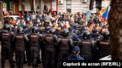 Poliția a oprit un marș al Partidului Șor, înainte ca acesta să ajungă în Piața Marii Adunări Naționale, din Chișinău, pe 23 octombrie 2022 (imagine - Partidul Șor)