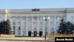 3 листопада повідомлялося, що з будівлі Херсонської обласної адміністрації в окупованому Херсоні зняли прапор Росії