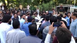 د عمران خان نااهلي: د تحریک انصاف پلویان په احتجاج دي
