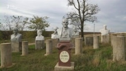 Заборонені в Україні пам’ятники Леніну опинилися в Музеї соцреалізму (відео)