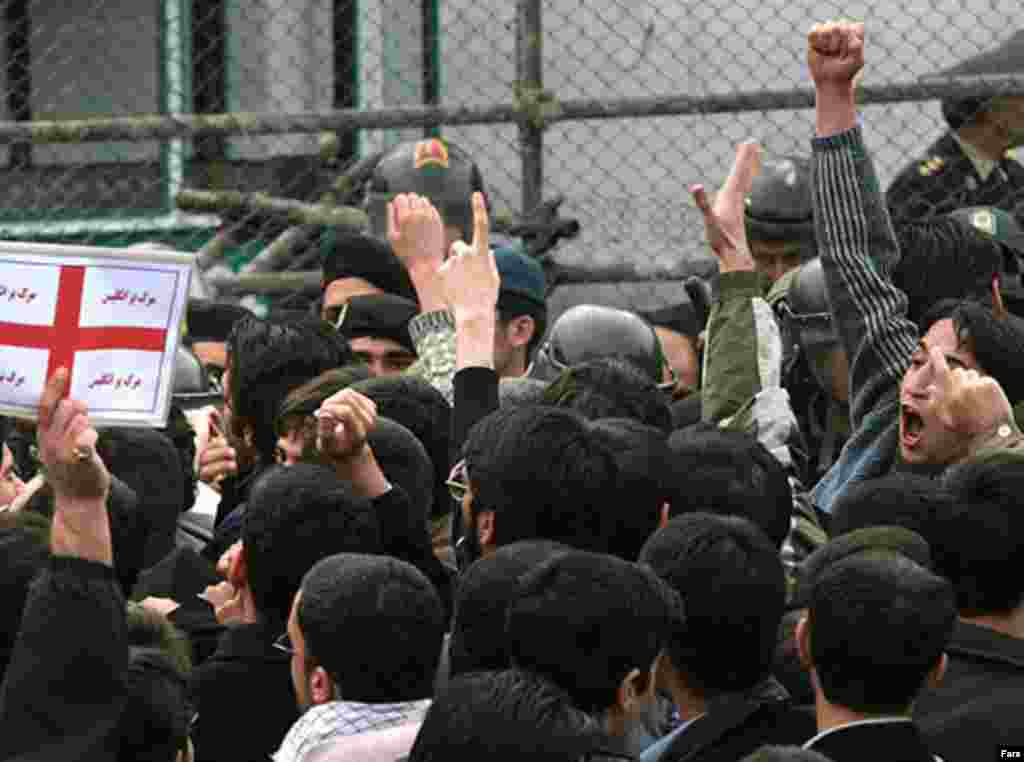 Iran,Hundreds of Iranian students crowded outside the British Embassy in Tehran, 04/01/2007