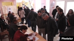 Armenia - Voters at a polling station in Yerevan, 18Feb2013.