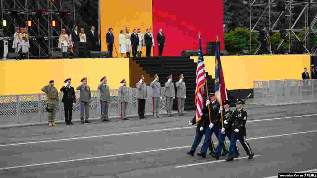 Patru soldați americani din Carolina de Nord au participat la defilare.<br>Statul american Carolina de Nord și R. Moldova sunt „înfrățite” de 25 de ani.