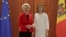Președinta Comisiei Europene, Ursula von der Leyen, și președinta R. Moldova, Maia Sandu, în timpul unei conferințe de presă comune la Chișinău, 10 noiembrie 2022