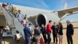 Судандан миңдеген чет элдиктер шашылыш эвакуацияланууда 