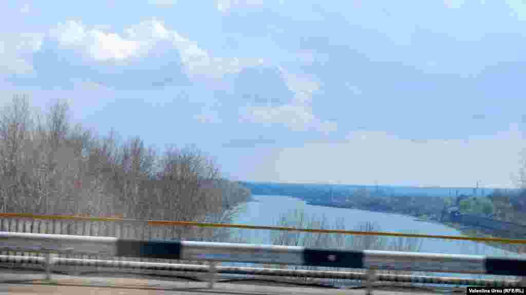 Nistrul &icirc;ntr-o zi &icirc;nsorită...