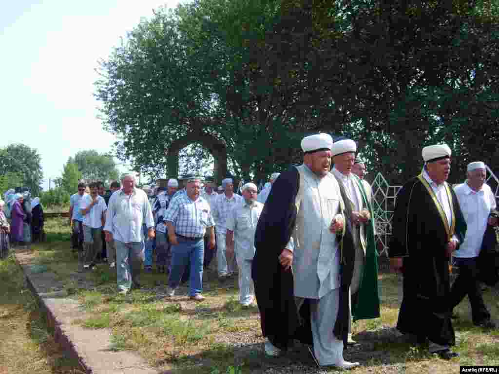 Пашат авылында Большевик золымы корбаннарын иске алу