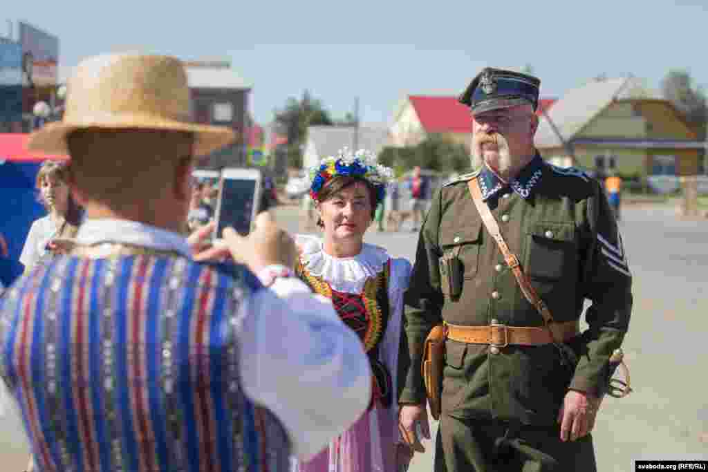 &nbsp;З правага боку форма польскага памежніка 20-ых гадоў