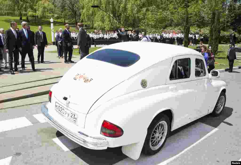 U.S. Secretary of State John Kerry admires Russian Foreign Minister Sergei Lavrov's Pobeda car after a wreath-laying ceremony at the Zakovkzalny War Memorial in Sochi. (Reuters/Joshua Roberts) 