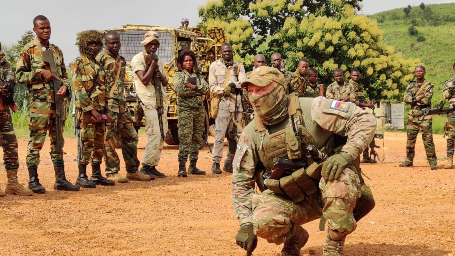 Începând cu 2018, mercenarii ruși au asigurat securitatea președintelui și oficialilor guvernamentali din Republica Centrafricană. De asemenea, ei au instruit forțele guvernamentale. (fotografie de arhivă) Foto: Telegram/Russian Union Of International Security Officers