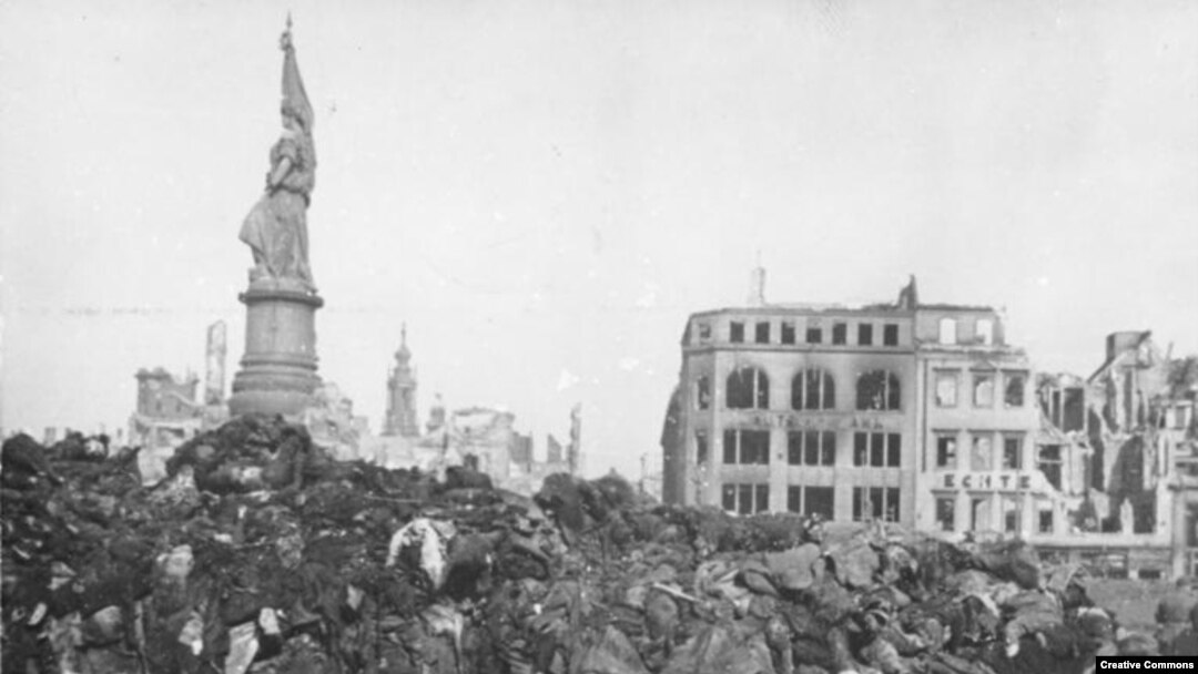Жертвы бомбардировки Дрездена в феврале 1945 года
