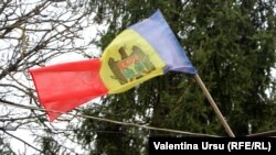 Moldova, Comuna Țareuca, steagul tricolor, R. Moldova flag, 8 noiembrie 2021