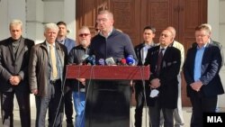 Христијан Мицкоски со лидерите на партиите од коалиција Обнова на Македонија по првиот круг од Локалните избори октомври 2021

