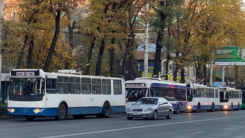 Бишкекте троллейбус айдоочулары маянаны көтөрүү талабы менен жумуштан кетүүгө арыз жазды