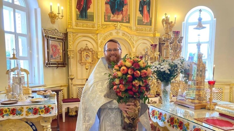 Написавшего пост о Навальном священника отправили на "духовную реабилитацию" в монастырь 