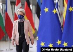 European Commission President Ursula von der Leyen arrives for an EU leaders summit in Brussels on October 21.