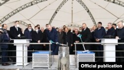 Президенты Азербайджана и Турции закладывают фундамент автомобильной дороги Горадиз-Джебраил-Зангилан-Агбенд, который в Баку и Анкаре считают началом так называемого «Зангезурского коридора», 26 октября 2021 г. 
