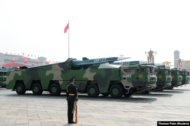 Гиперзвуковые ракеты DF-17 на военном параде в Пекине, 2019 год