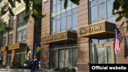 8 листопада власник української найстарішої англомовної щотижневої газети Kyiv Post Аднан Ківан заявив, що видання тимчасово припиняє роботу