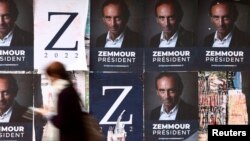 Campanie publicitară în Paris pentru polemistul de extrema dreaptă Eric Zemmour.