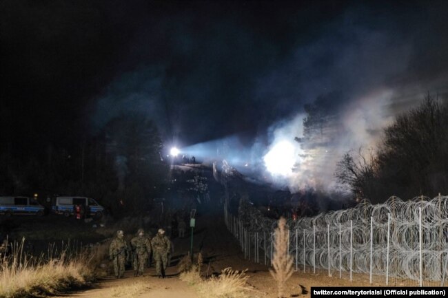 Полски войници охраняат района на граничния пункт „Бружи – Кузница“