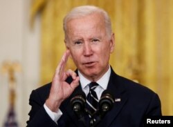 Președintele Joe Biden face câteva observații despre agenda sa privind adoptarea Build Back Better și despre acordul privind infrastructura în timpul unui discurs în Sala de Est a Casei Albe din Washington - 28 octombrie 2021