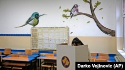 Pamje prej një qendre votimi në Kosovë. Fotografi ilustruese nga arkivi.