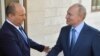 ولادیمیر پوتین، رئیس‌جمهور روسیه (سمت راست) با نفتالی بنت، نخست‌وزیر اسرائیل (چپ) تماس تلفنی داشته است