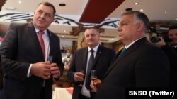 Osim finansijske podrške, Orban se suprotstavio pozivima novih njemačkih vlasti za sankcije protiv Dodika (Foto: Viktor Orban sa Miloradom Dodikom prilikom posjete Laktašima, 6. novembra 2021.)